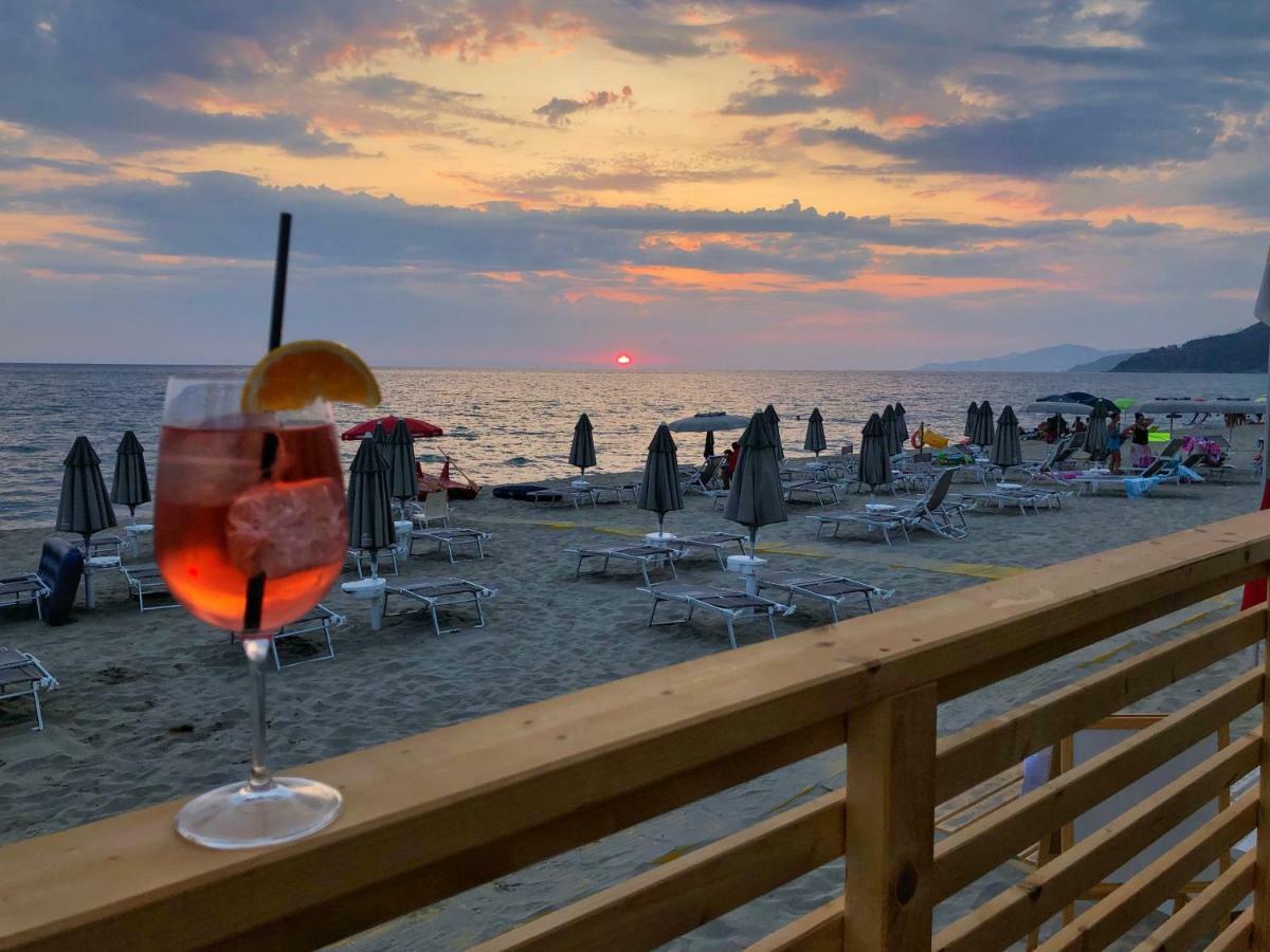 Residence Le Palme - Appartamenti Sul Mare - Spiaggia Tra Palinuro E Caprioli Pisciotta Eksteriør billede